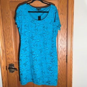 Pull over U neck lace dress